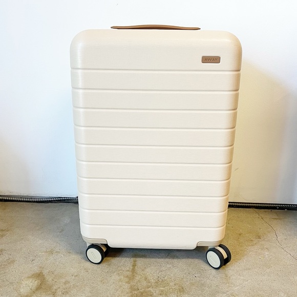 NEW! AWAY x The White Lotus “In Paradise” Limited Edition Carryon Suitcase - Picture 2 of 15